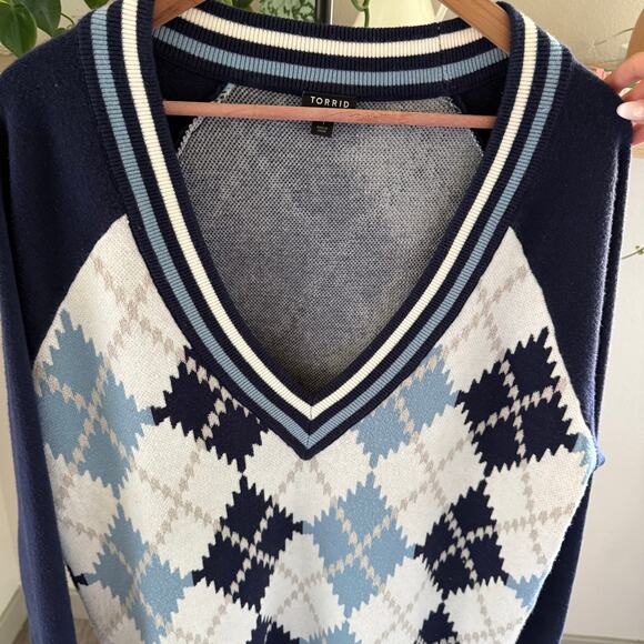 Torrid Argyle Deep V-Neck Sweater Plus Size 1 Preppy Fall Knit White Blue - Picture 3 of 9